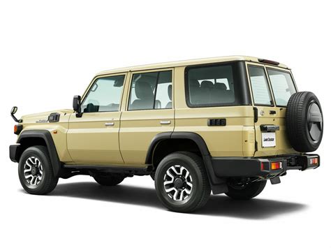 Nearly 40-Year-Old Toyota Land Cruiser 70 Series Gets Upgraded With ...