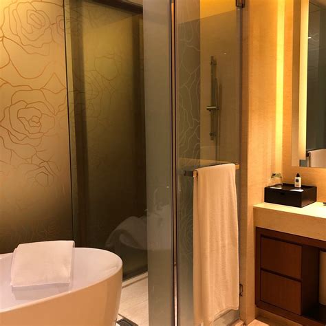 HUALUXE Hotels and Resorts Kunming by IHG Spa: Pictures & Reviews ...