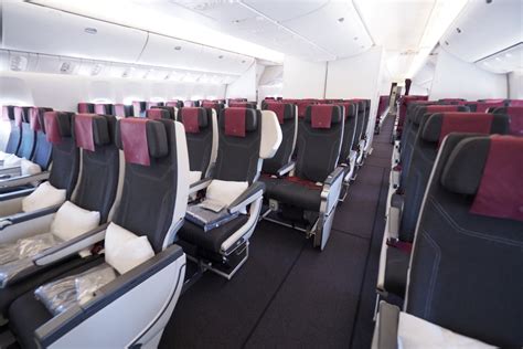 Review Qatar Airways Qsuite Business Class Boeing 777 300er - SAHIDA