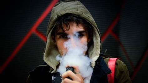 Think vaping is cool? Doctor explains 3 reasons why it can be even more ...