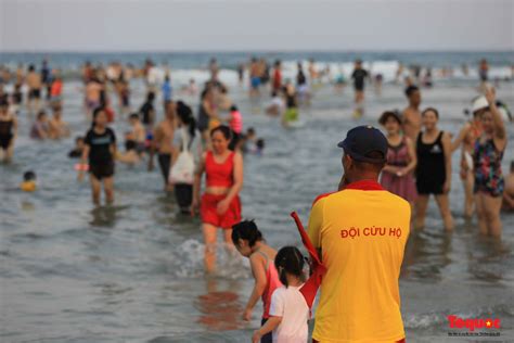 Ensuring security, safety and rescue at Da Nang tourist beaches ...