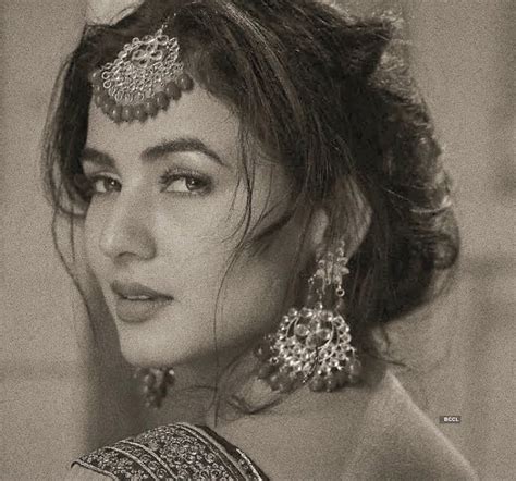Know more about the multi-talented Bollywood actress Sonal Chauhan Pics ...