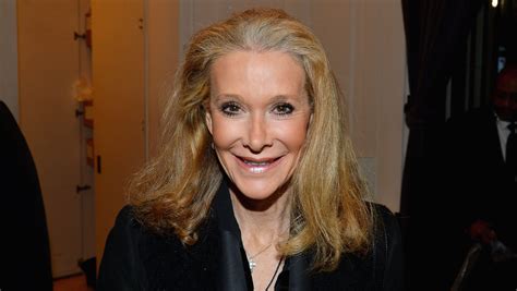 Armie Hammers Mom Says She Forgives Sons Ex-Wife, Elizabeth Chambers