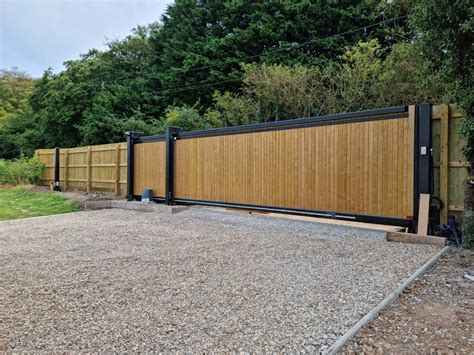 Driveway and Entrance Gates - 25 Year Guarantee