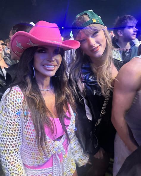 Taylor Swift and 'RHONJ' star Teresa Giudice pose together at Coachella