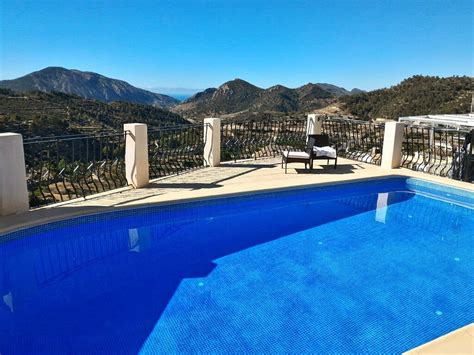 APARTAMENTOS TURISTICOS ISA I TONI (Sella) - Apartment Hotel Reviews ...