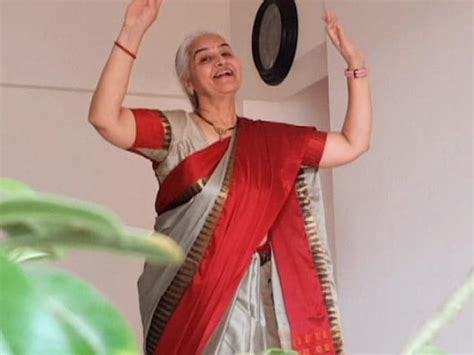 मिलिए 63-वर्षीय 'डान्सिंग दादी' से