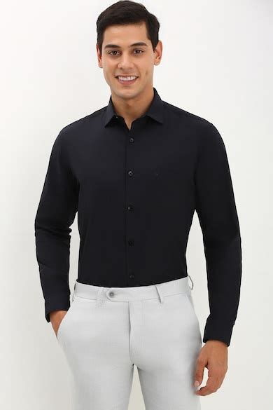 Buy Men Black Regular Fit Solid Full Sleeves Formal Shirt Online ...