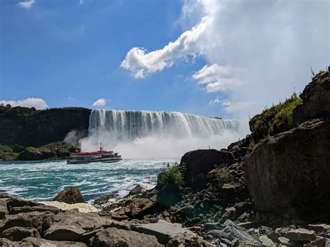 Download Experience the mesmerizing beauty of Niagara Falls ...