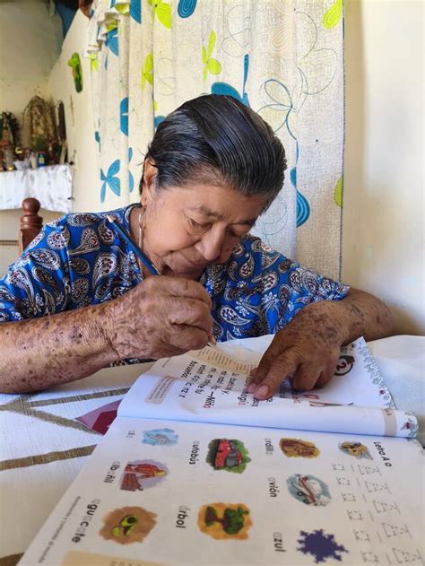 Alfabetizar para el Bienestar: Más de 7 mil voluntarios combaten el ...