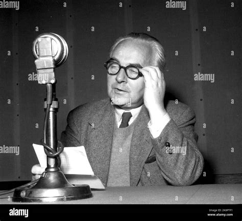 Oslo 1945. Toralv Øksnevad 1891-1975. Editor. NRK employee. Known as "Voice from London" during ...