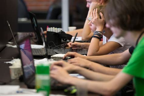 Computer Programmers at Work 的图像结果