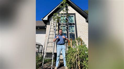 Delta State Fighting Okra mascot visits record-breaking cousin in ...