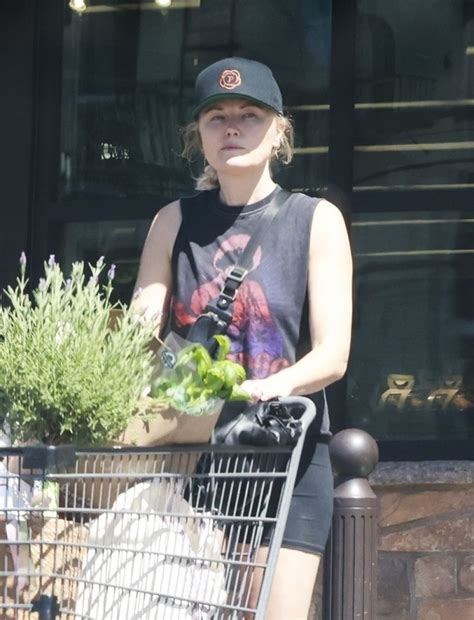 Malin Akerman Grocery Shopping Los Feliz 05.10.2025 • CelebMafia
