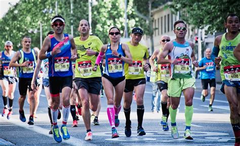 What's the Average Marathon Time by Age and Gender?