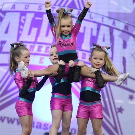 split stunt | Cheer stunts, Cheer routines, Kids cheering