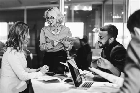 Black and White Business People 的图像结果