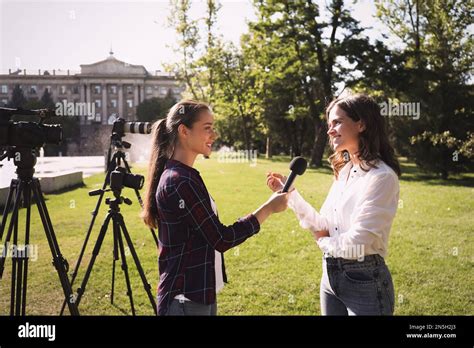 Interview Journalist 的图像结果