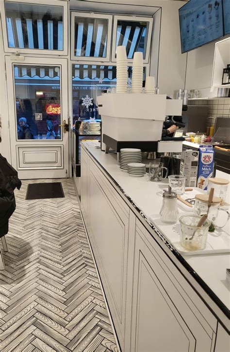 Superhelden Alarm im 2D Café Berlin Mitte - Immer Hunger - Der Gastro Guide