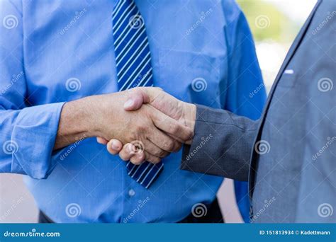 Deal-Making Handshake 的图像结果