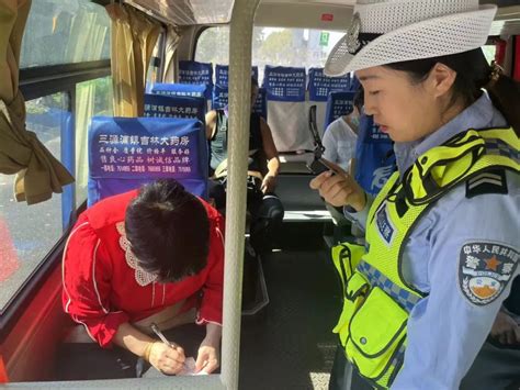 广州交警针对车辆违停行为开展专项整治行动