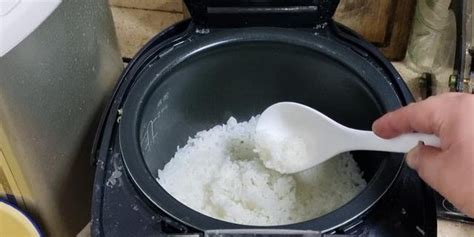 自热米饭使用方法（怎样使用自热米饭）
