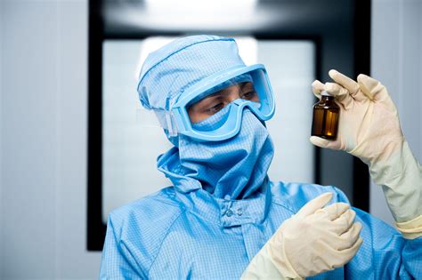 The essential guide to cleanroom garments - Lindström