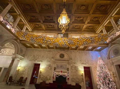 Exploding Confetti Balloons 的图像结果