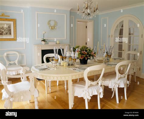 Cream Dining Room Table - AdTech Windev
