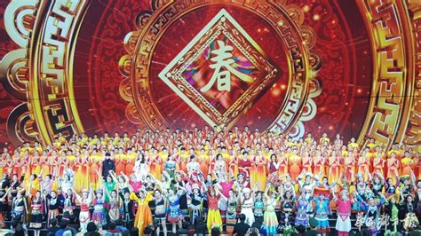湖南湘潭一家族160多人举办家族春晚走红 策划人：初衷是为了锻炼小辈们 更重要的是享受亲情_腾讯新闻