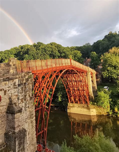 Ironbridge new look. Built 1779, recently refurbished. : r/bridgeporn