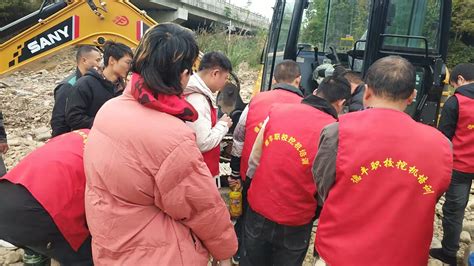 龙山县就业服务中心：组织35名挖掘机操作工培训_湖南民生网