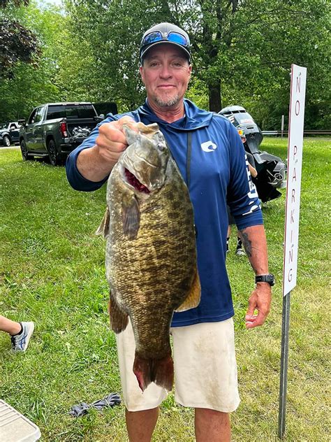 Upstate angler smashes his own NY State record, lands monster 9-pound ...