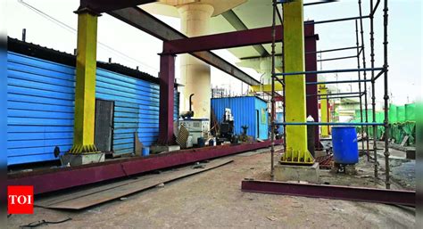 Metro Stations: Design Tweak: Skywalk Linking Sector 51 & 52 Stns Not ...