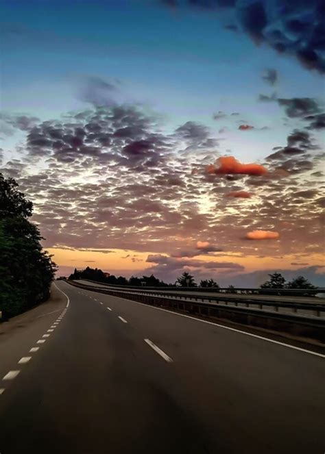 Country Road 的图像结果