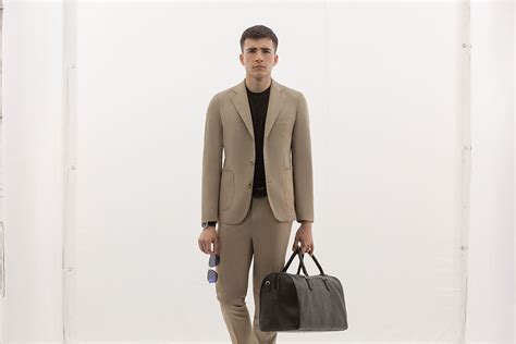 Business-Casual Suit 的图像结果