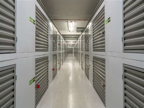 Storage Units vs. Storage Lockers: What’s the Difference?