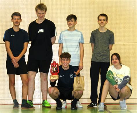 Ehemaliger holt mit SchülerInnen-Team ERSTE ROTE LATERNE – Johannes ...