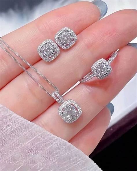 Pendant Diamond Set – Forever Jewels India