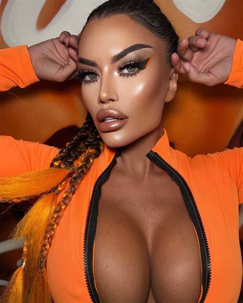 Italia Kashさんのインスタグラム写真 - (Italia KashInstagram)「Glam but make it XXX 💋 // Makeup by me ...