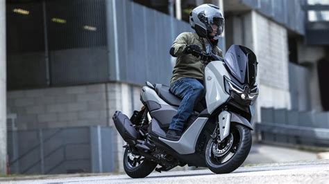 Motorrad Vergleich Yamaha NMAX 125 Tech MAX 2025 vs. Yamaha XMAX 300 ...