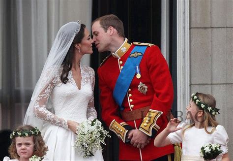 凯特威廉将迎结婚十周年纪念，甜蜜爱情超越父母，最该感谢女王_王室