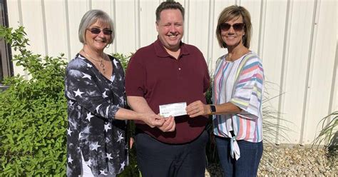 PHOTO: Hardscrabble Lions presents $4,000 check Streator Unlimited ...