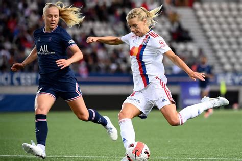 Foot féminin : Lyon bat le PSG et gagne son 15e titre de champion de ...