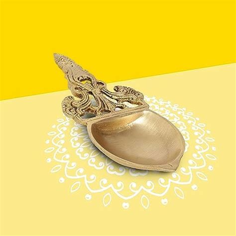 Buy 10Club Antique Brass Aarti Diya Stand for Pooja Room - Golden ...