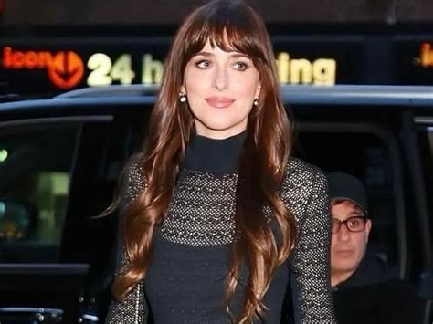 Dakota Johnson, Chris Martin spotted on a date soaking in Malibu sun ...