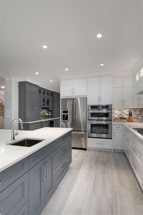 20+ Easy Grey Kitchen Cabinets Ideas For Your Kitchen | Grey kitchen ...