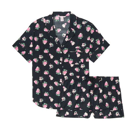 Karisma Kapoor’s love for printed shirts will make you want to invest ...