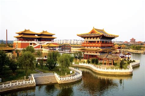 开封：黄河岸边“最河南”的艺术之城 - 河南省文化和旅游厅