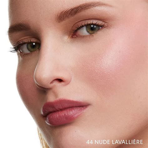 Make Me Blush Bold Blurring Powder Blush • 44 Nude Lavalliere